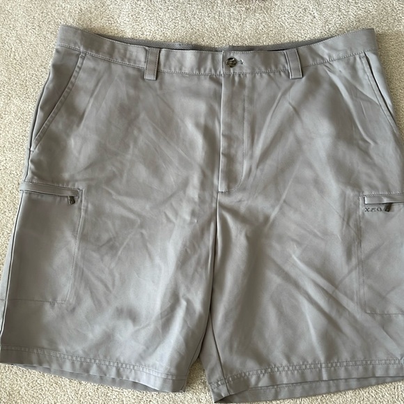 Men’s Izod golf shorts. Grey, new condition. - Picture 1 of 5